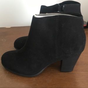 Bootie alert!! Old navy ankle boots!